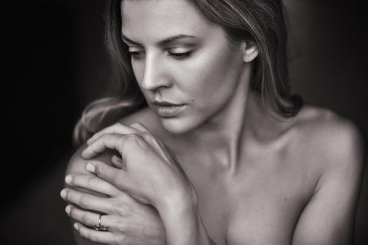 Black and white picture of a woman